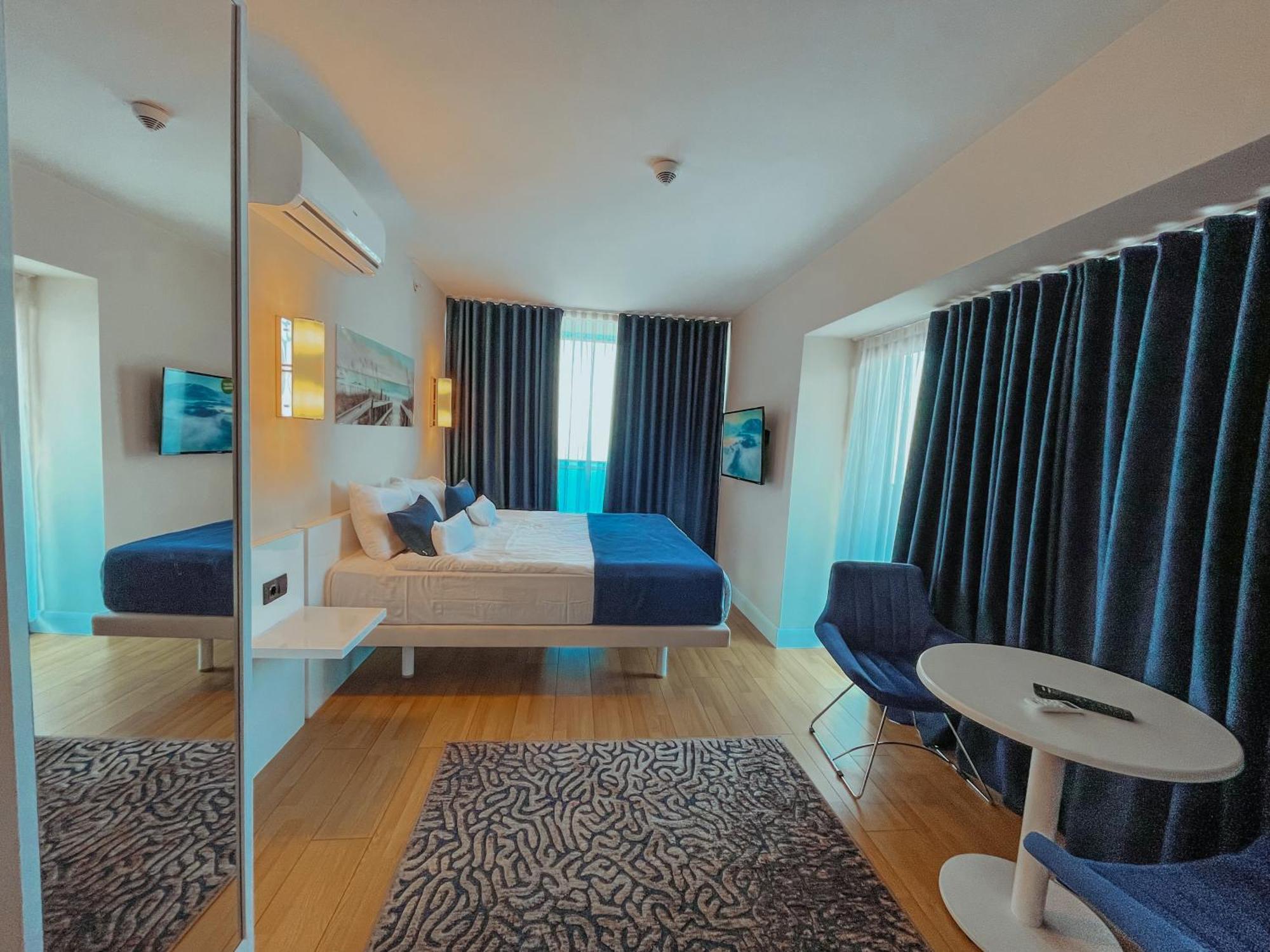 Batumi Floor40 Hotel Exterior photo